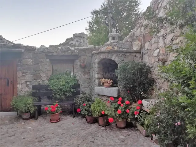 VENTA CASA CON PATIO EN VILLALUENGA DEL ROSARIO — 5