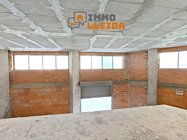 OPORTUNIDAD Local comercial de 2 plantas en Balaguer — 27