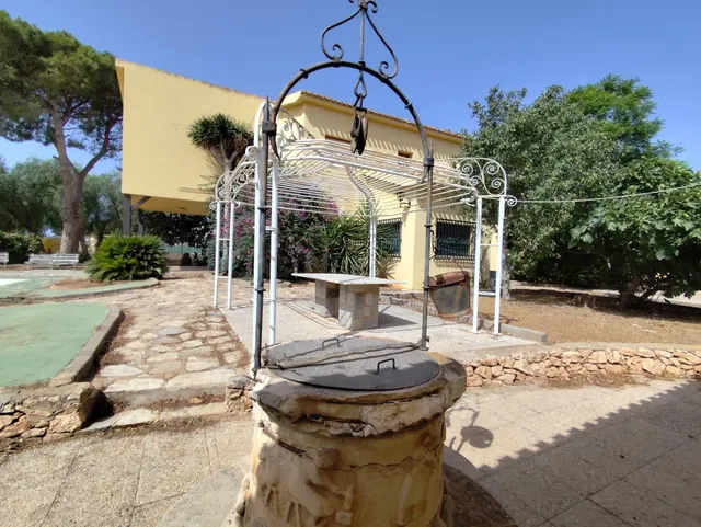 Espectacular villa con piscina y amplios jardines en los urrutias — 3