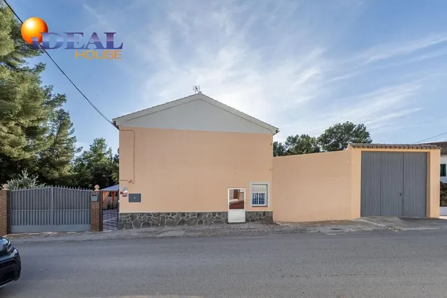 Amplia casa independiente de seis dormitorios a un paso del pantano de los Bermejales — 48