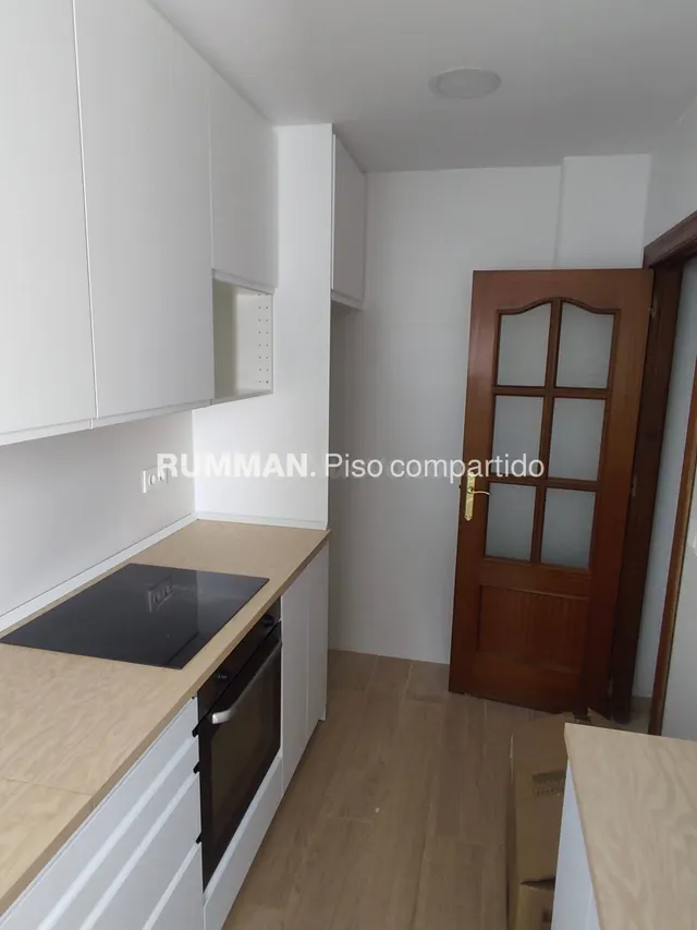 EST/ Piso amueblado para ESTUDIANTES con CUATRO dormitorios 