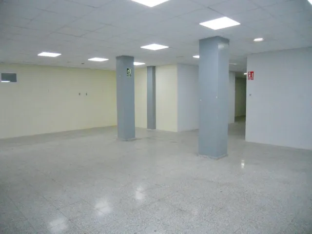 LOCAL EN UNA UBICACIÓN INMEJORABLE — 13