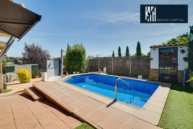 CASA EN SILS — 22