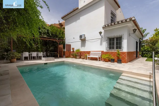 Chalet pareado con piscina, jardín y bonitas vistas a Granada en La Zubia — 48