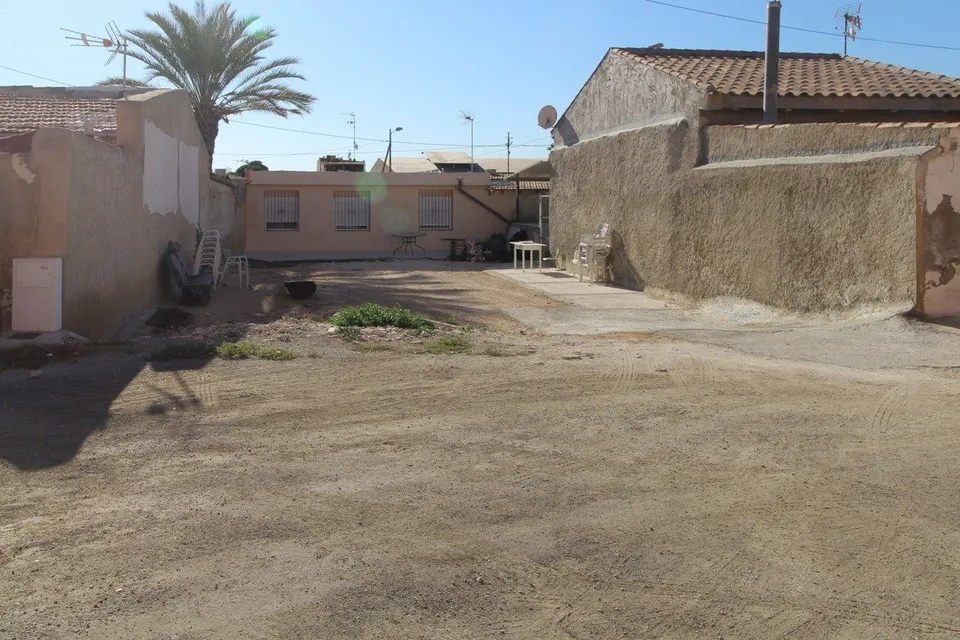 Parcela en venta  de terreno urbano de 140,97 m2 en partida de  carrús frente l'aljub