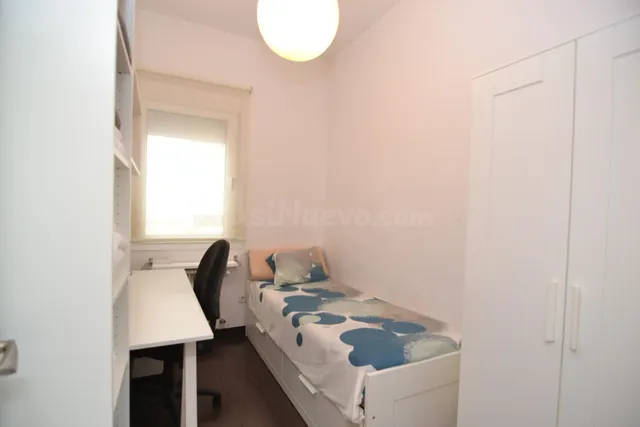 Habitación en alquiler en Calle Escosura / Piso a compartir,