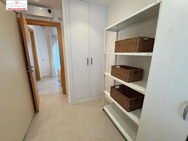 VIVIENDA 4 DORMITORIOS Y 2 BAÑOS MUY CERCA DEL CENTRO — 34