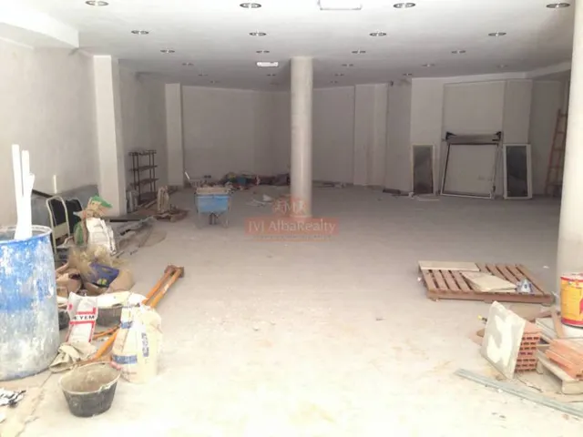 SE ALQUILA LOCAL COMERCIAL ZONA BARRIO PILAR — 4