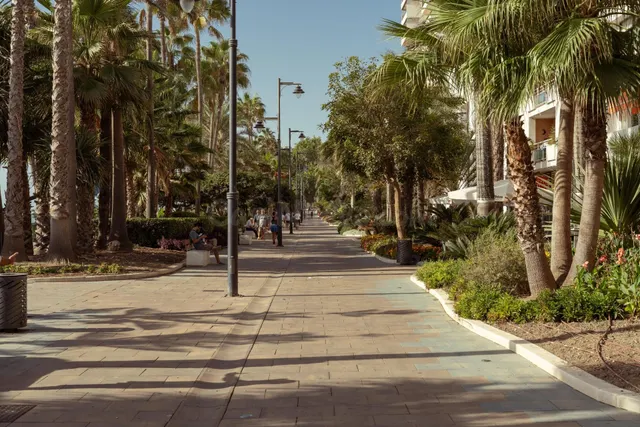 Piso de 3 dormitorios en Puerto de Estepona a 100 metros del paseo maritimo. — 5