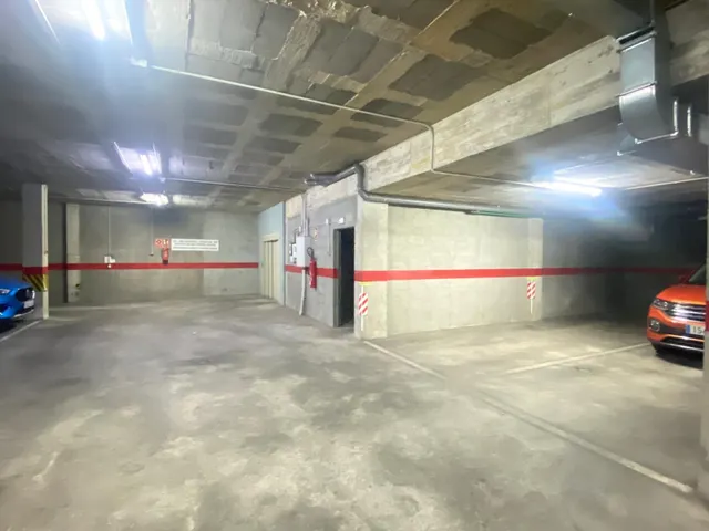 PLAZA DE PARKING AMPLIA EN VENTA EN SANTA CATALINA — 8
