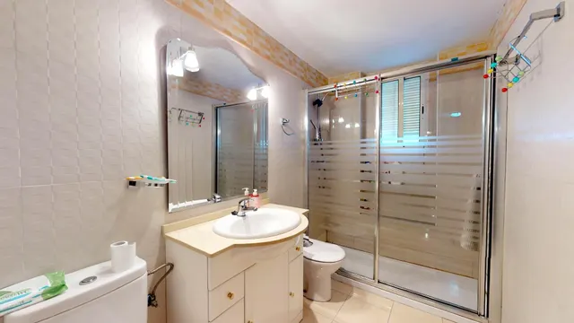 Amplio piso de 141 m2 con cochera y trastero en calle Gonzalo Ximénez de Quesada — 41