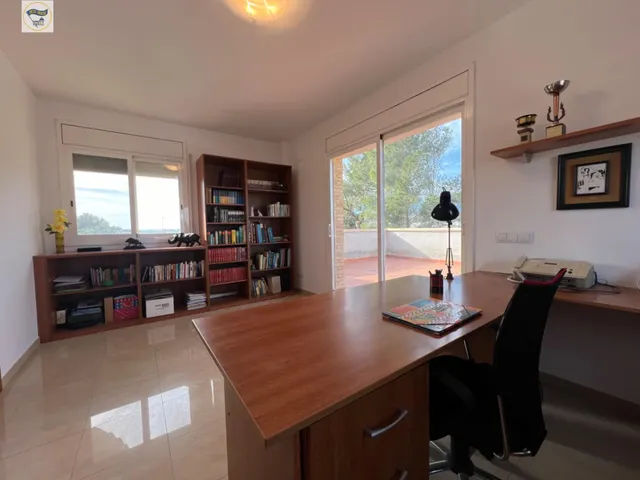 ESPECTACULAR CASA CON PISCINA — 7