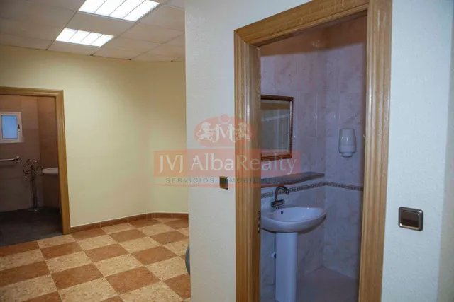 EN VENTA CASA O CHALET INDEPENDIENTE EN ZONA SAN PABLO. — 17