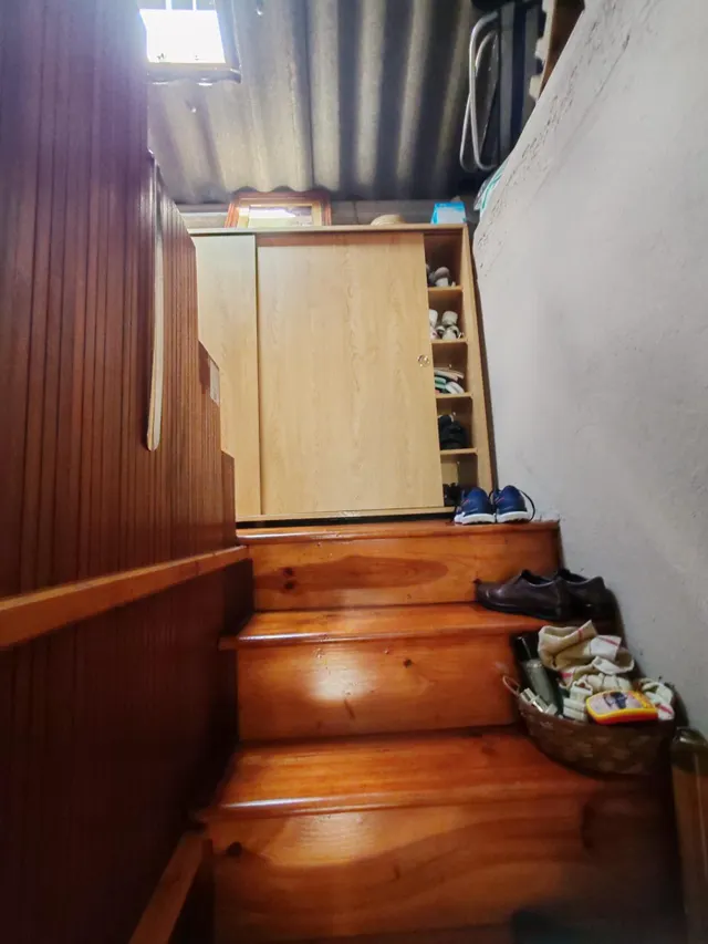CASA EN VENTA EN RIANXO CON PATIO Y HORREO — 23