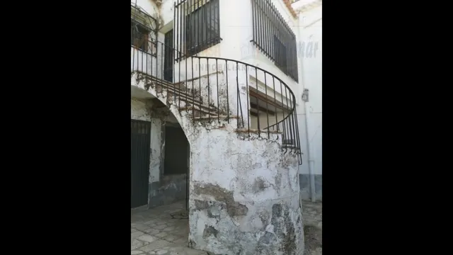 SE VENDE CASA ANTIGUA CON TERRENO DE 3 PLANTAS EN BERJA — 18