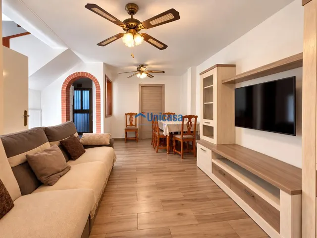 Casa con 3 dormitorios, espacio trasero y muchas posibilidades — 2