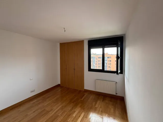 ATICO CON AMPLIA TERRAZA, SOLARIUM PRIVADO Y VISTAS PANORAMI - foto 4