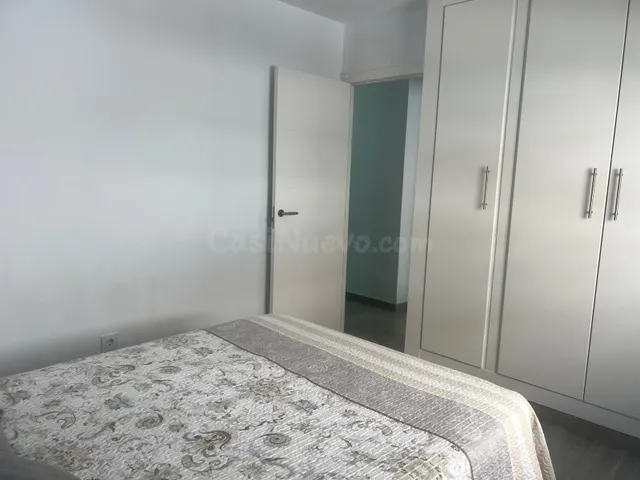 Luminoso piso reformado con terraza y piscina en pleno centro ciudad — 17
