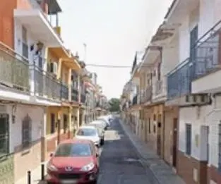 CASA ADOSADA OCUPADA A LA VENTA EN TORREBLANCA - SEVILLA