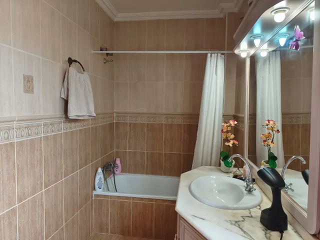 Chalet urbano con piscina privada, vistas al mar y amplias zonas deportivas — 47