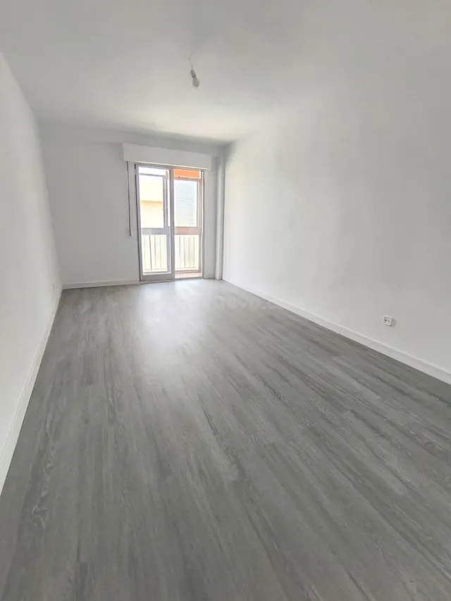 INMOBILIARIA CARVALLO VENDE EN EXCLUSIVA PISO SEMIREFORMADO  - foto 4