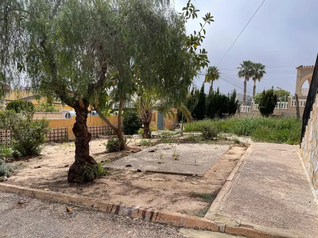 Casa con parcela en Los Balcones, Torrevieja. 5 dormitorios, 2 baños — 18