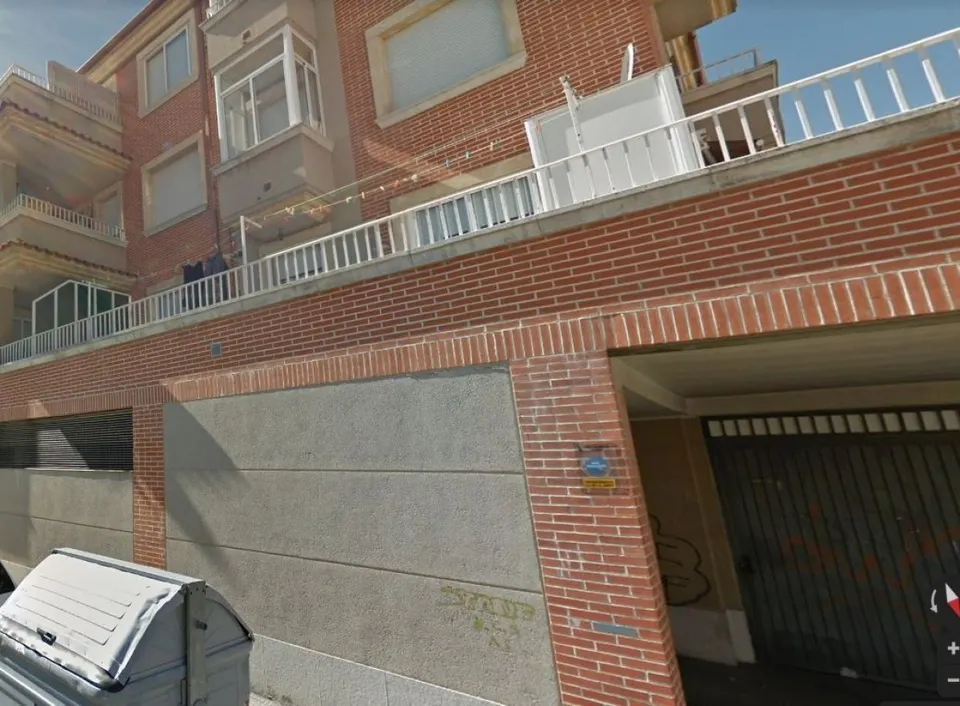 Urbis te ofrece una plaza de garaje en zona Puente Ladrillo-Toreses, Salamanca.