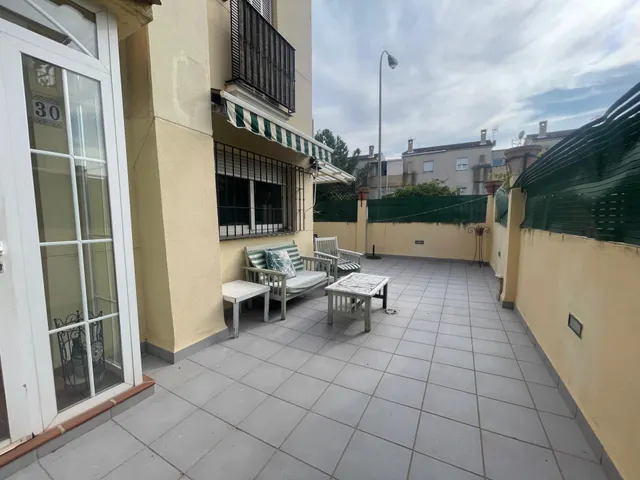 Amplia habitación  en Granada, Ideal para Estudiantes — 40