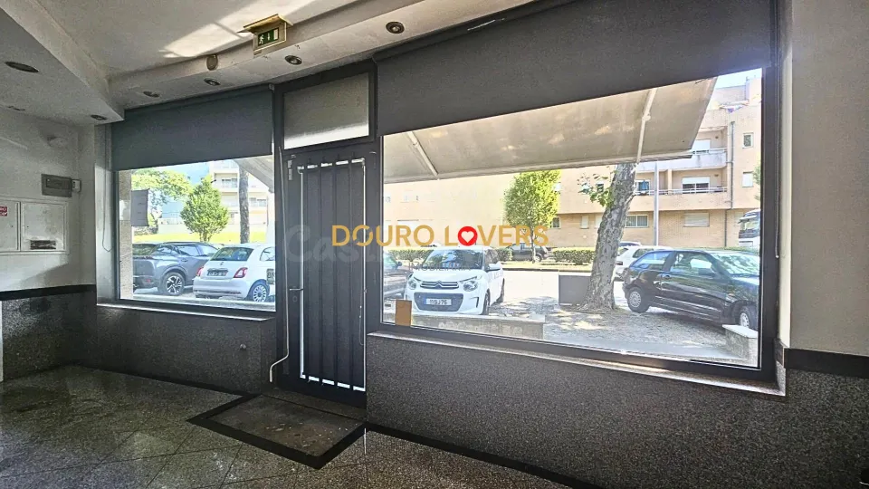 Local comercial 135m² en alquiler - Arcozelo