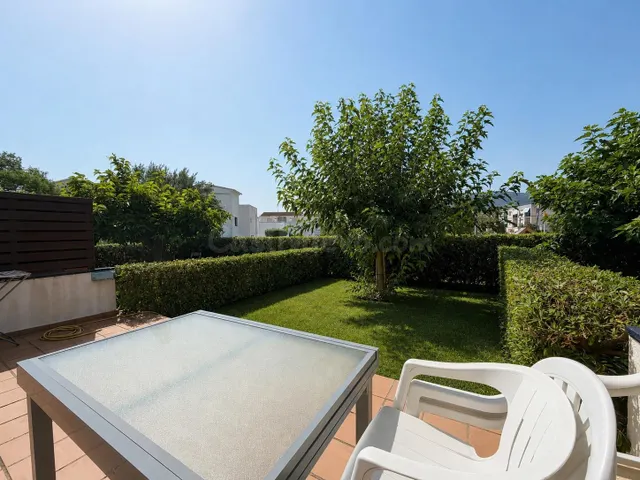 Planta baja con jardín a un paso del mar en Llançà | 3 habit - foto 2