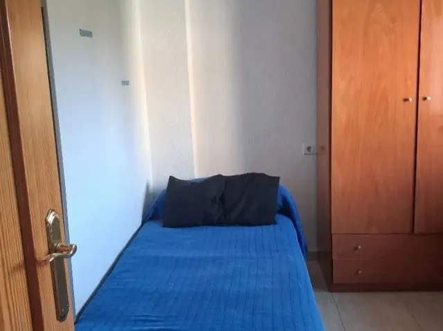 Piso reformado de 3 habitaciones con balcón y vistas al parque, junto al Hospital General — 8