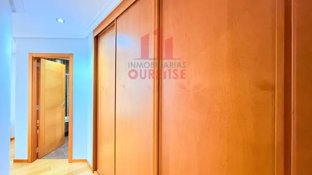 PRECIOSA VIVIENDA SEMINUEVA SITUADA EN O COUTO — 25