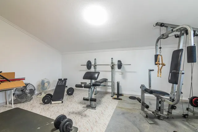 Chalet sito en Valverde con 6 habitaciones, 3 baños, piscina y garaje — 46