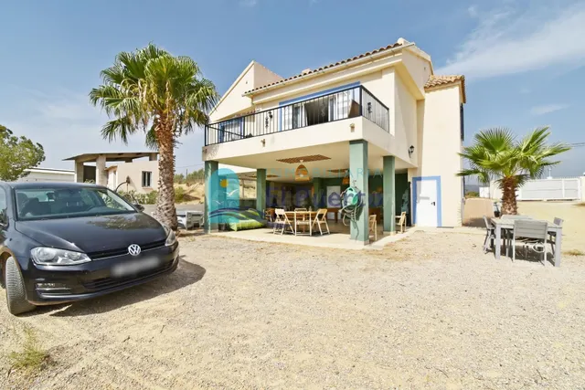 FINCA RÚSTICA CON CASA REFORMADA Y OLIVAR EN PRODUCCIÓN EN L - foto 2