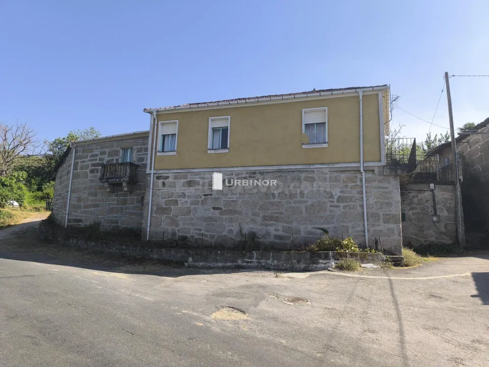Complejo Rural, con gran potencial de desarrollo , en A MERCA.