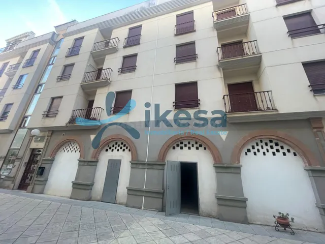Venta de Local Comercial en Torredonjimeno, Jaén