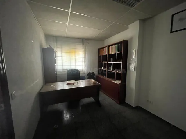 LOCAL CON POSIBILIDAD DE HACER VIVIENDA EN ARROYO DE LA LUZ - foto 4
