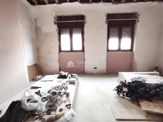 SE VENDE CASA CON GARAJE EN NOVELDA EN REFORMA. — 13