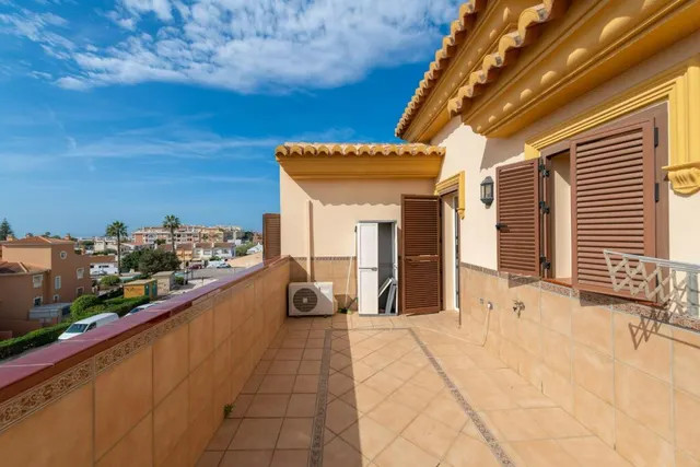 DOS CHALETS  A 100 METROS DE LA PLAYA, RINCON DE LA VICTORIA — 56