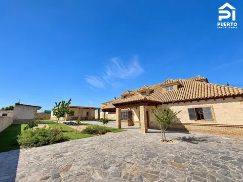 DOS CASAS, PISCINA PRIVADA Y BARBACOA EN UNA PARCELA DE 970 M2