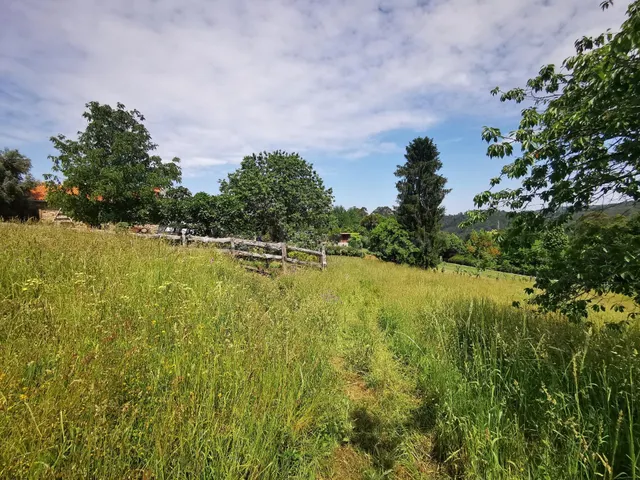 Finca parte urbana y parte rústica en Queirís, Coirós, muy c - foto 3
