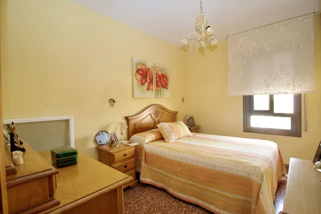 Piso con piscina, garaje y a dos calles de la playa — 17
