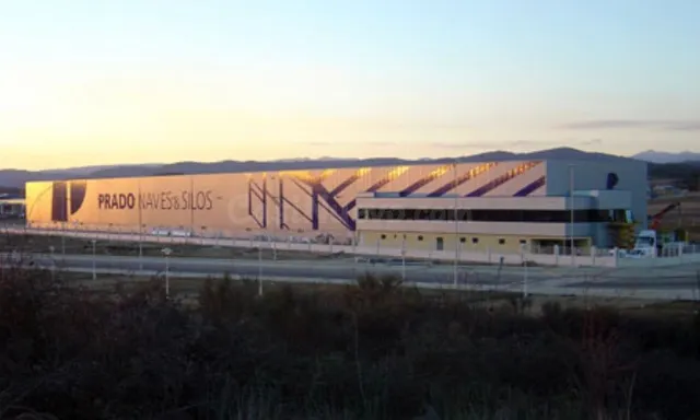 SE VENDE NAVE EN EL POLIGONO INDUSTRIAL DE CUBILLOS DEL SIL  - foto 2