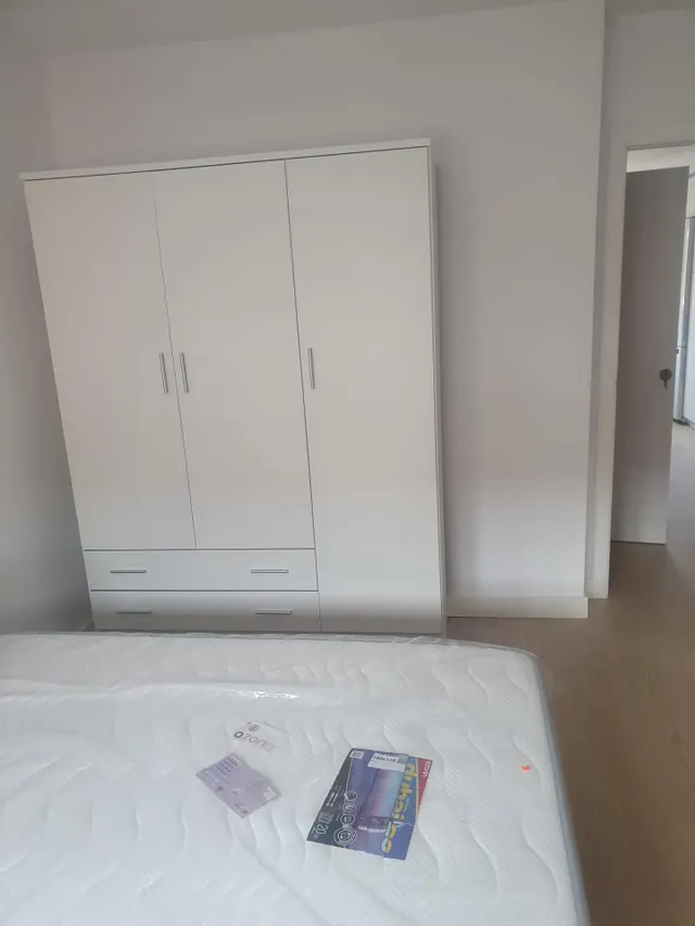 SE ALQUILA HABITACIÓN COMPLETAMENTE REFORMADA — 25