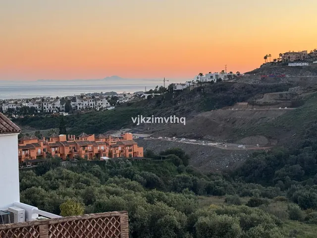 Chalet 5 habitaciones 761m² en venta - Costa del Sol — 46