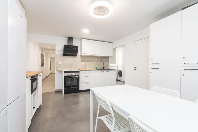 Se vende este gran piso junto Corazón de Jesús con 5 habitaciones y 5 baños ideal como inversión para rentabilizarlo!!! — 2