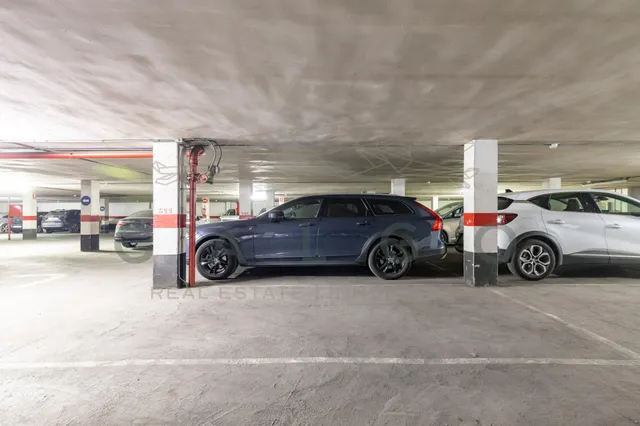 Comprar piso reformado con garaje junto a Plaza Xúquer — 49