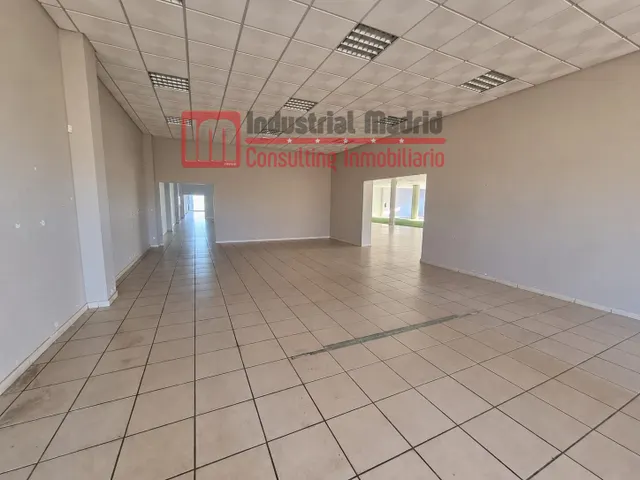 Espectacular nave comercial en alquiler en Arganda del Rey – primera línea de avenida principal — 12