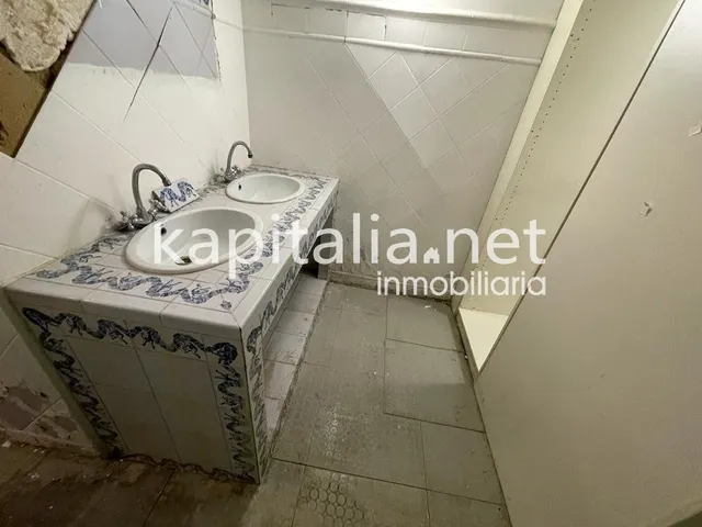 Local comercial en alquiler en el centro en Valencia (Valencia) — 22