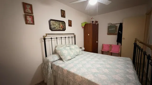 Piso de 3 dormitorios y 2 baños para reformar a 150 m de la Playa del Acequión — 15